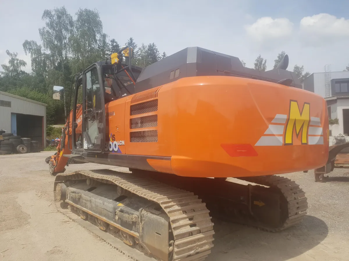 Hitachi Zaxis 300 Bagger mit 3D-Maschinensteuerung