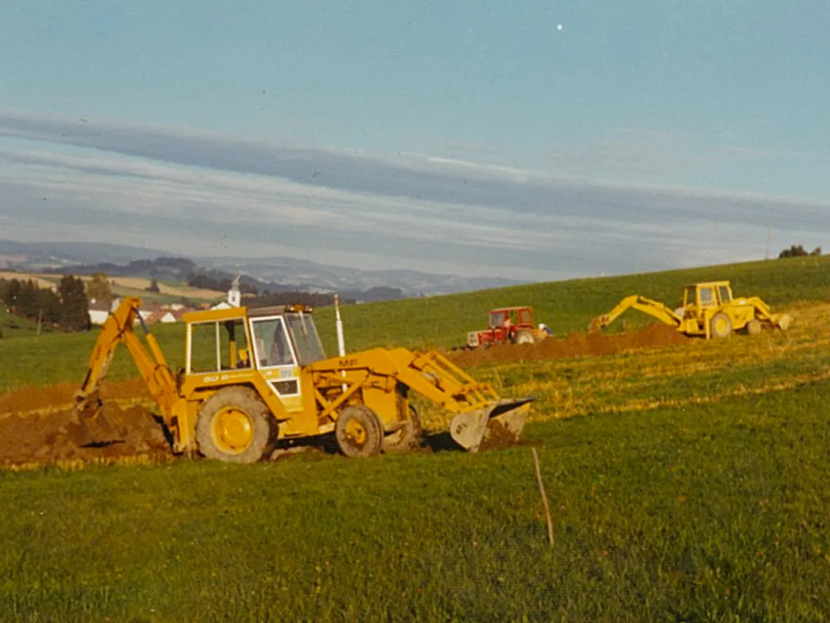 Radbagger MF und Ford, ca. 1975