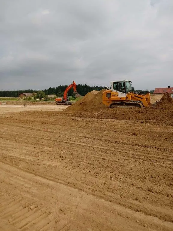 Laderaupe im Einsatz auf der Baustelle Biohort