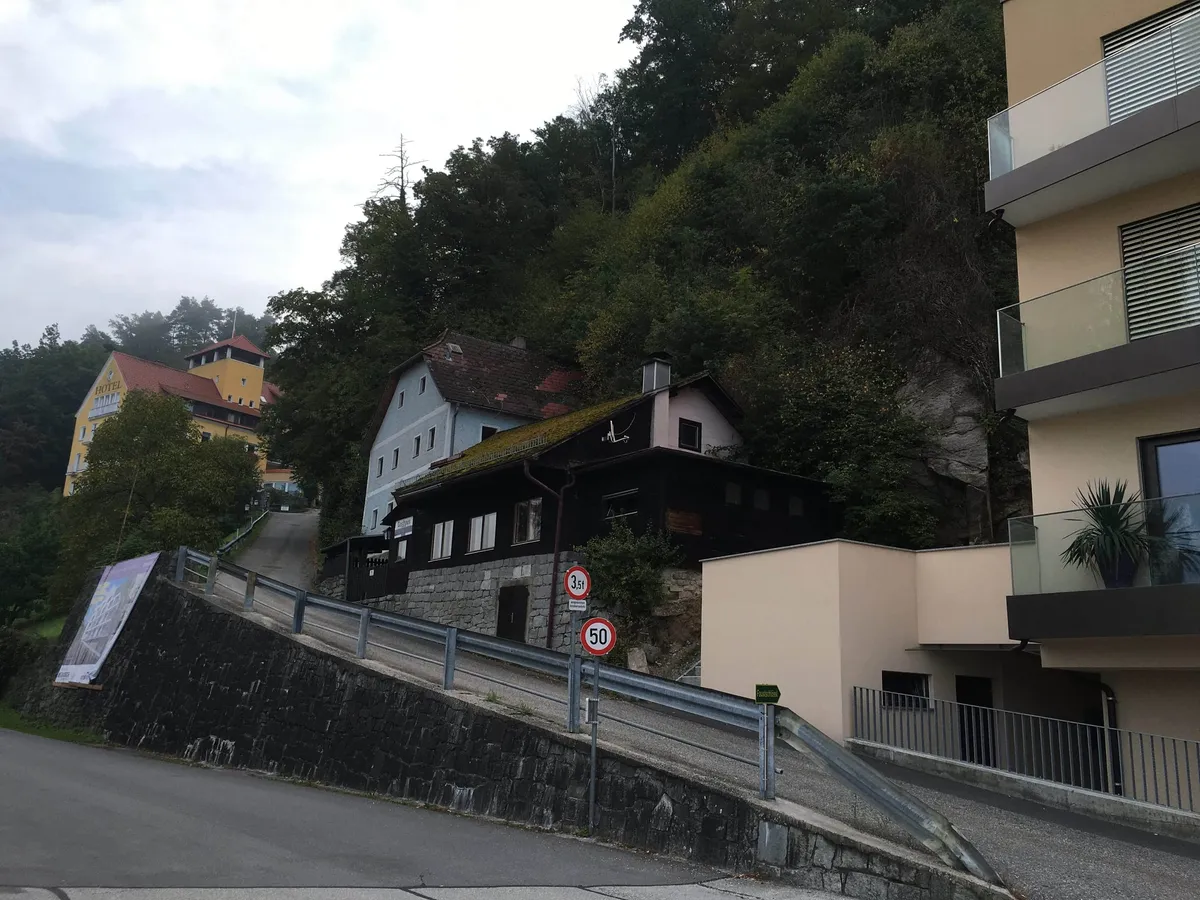 Abbrucharbeiten neben dem Faust-Schlössel in Landshaag