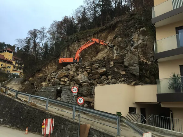 Lockerung der Felswand in Landshaag