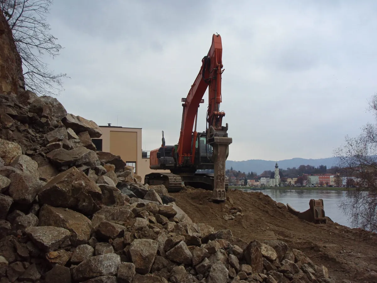 Hitachi Zaxis 250 bei beengten Platzverhältnissen in Landshaag