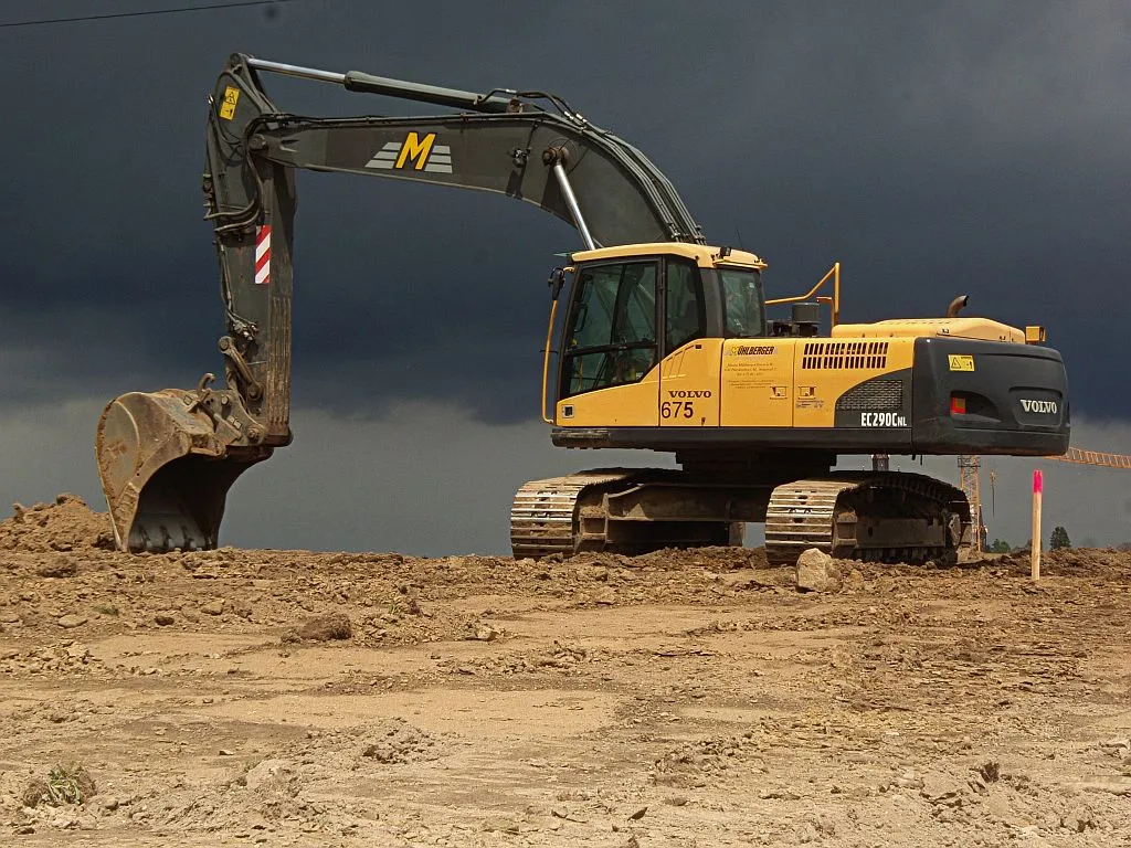 Volvo 290 Bagger beim Erdaushub in Rohrbach