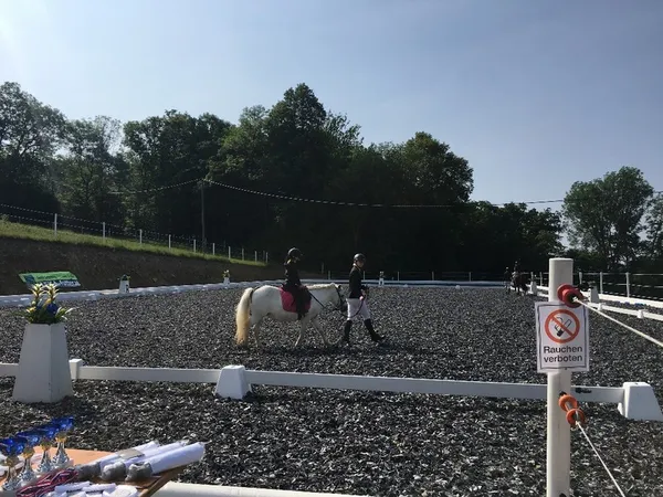 Fertiggestellter Reitplatz Melferergut in Linz