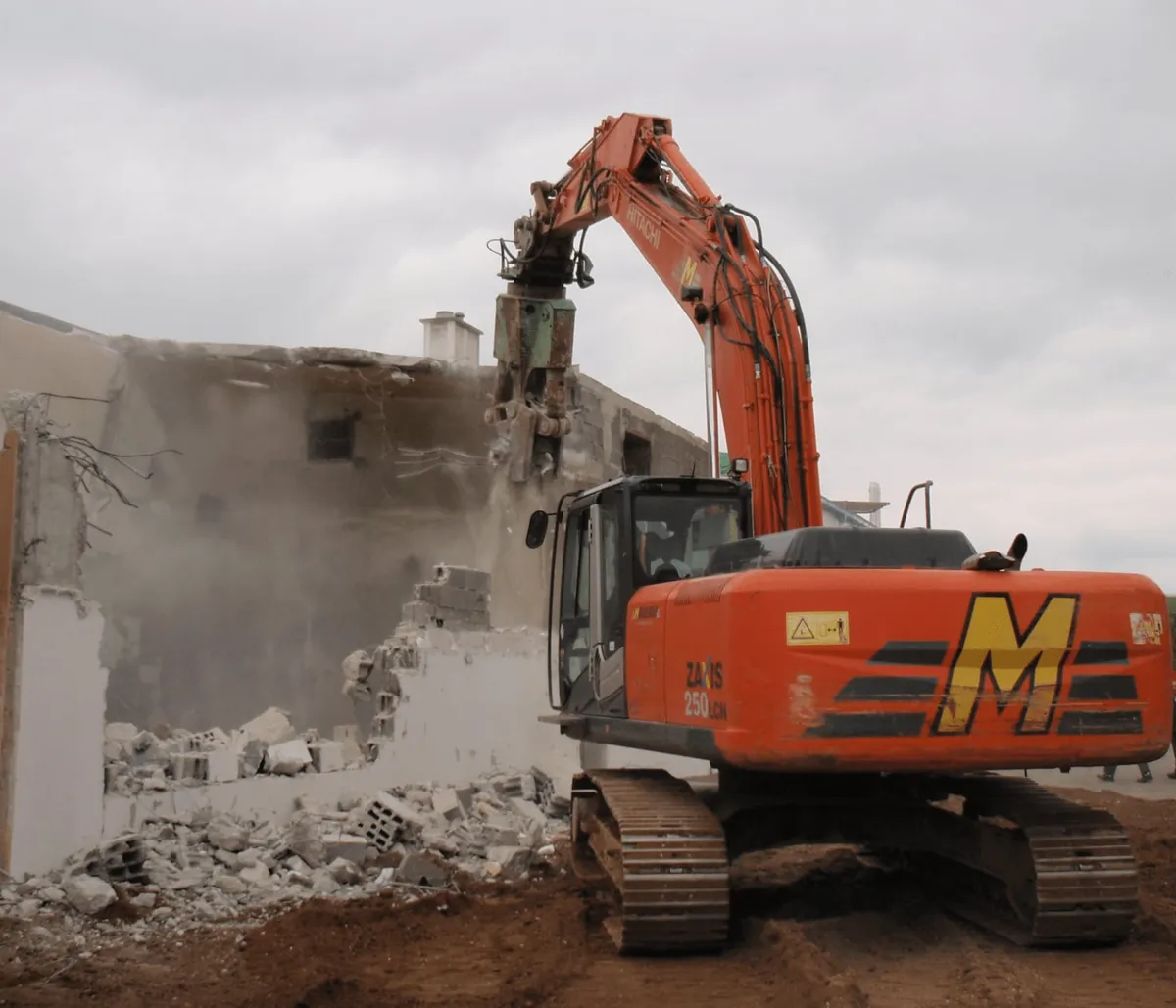 Hitachi Zaxis 250 mit Beton-Pulverisierer