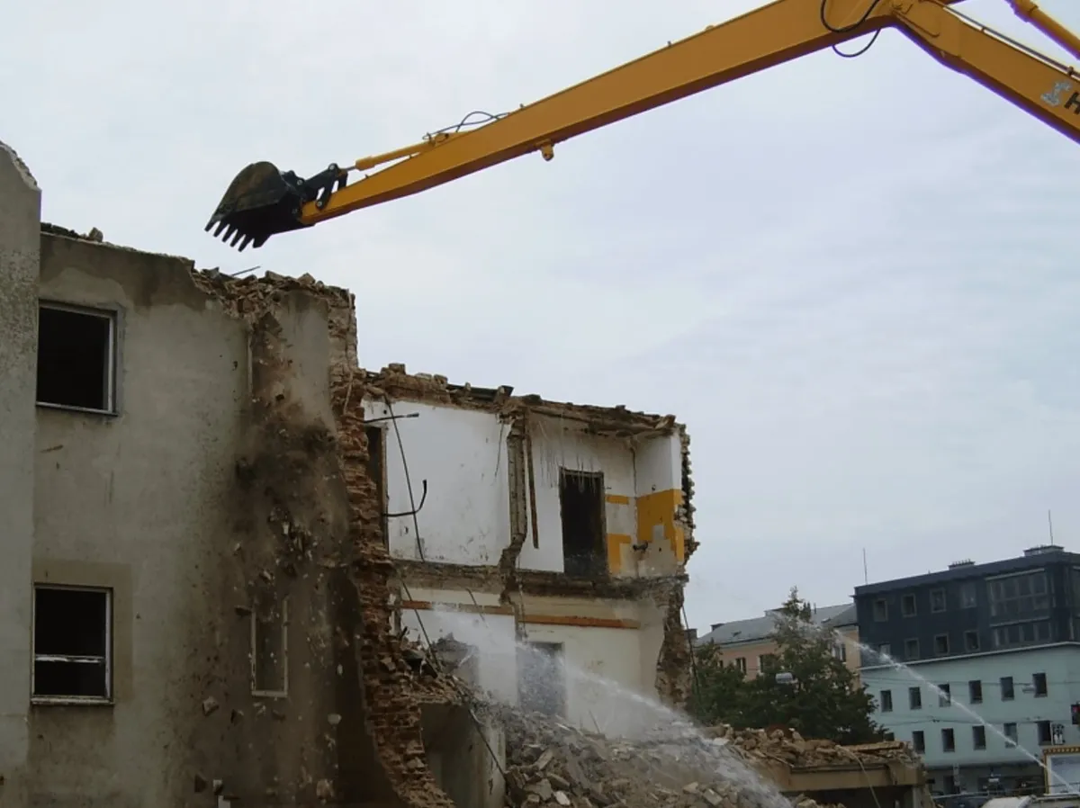 Rückbau mit Longreach-Langarm-Bagger