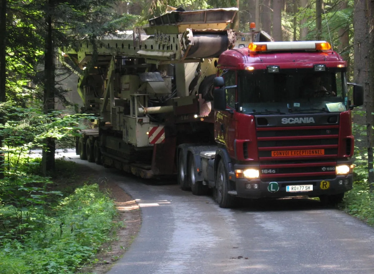 Scania 164 G 580 mit Nordberg Metso LT 1100