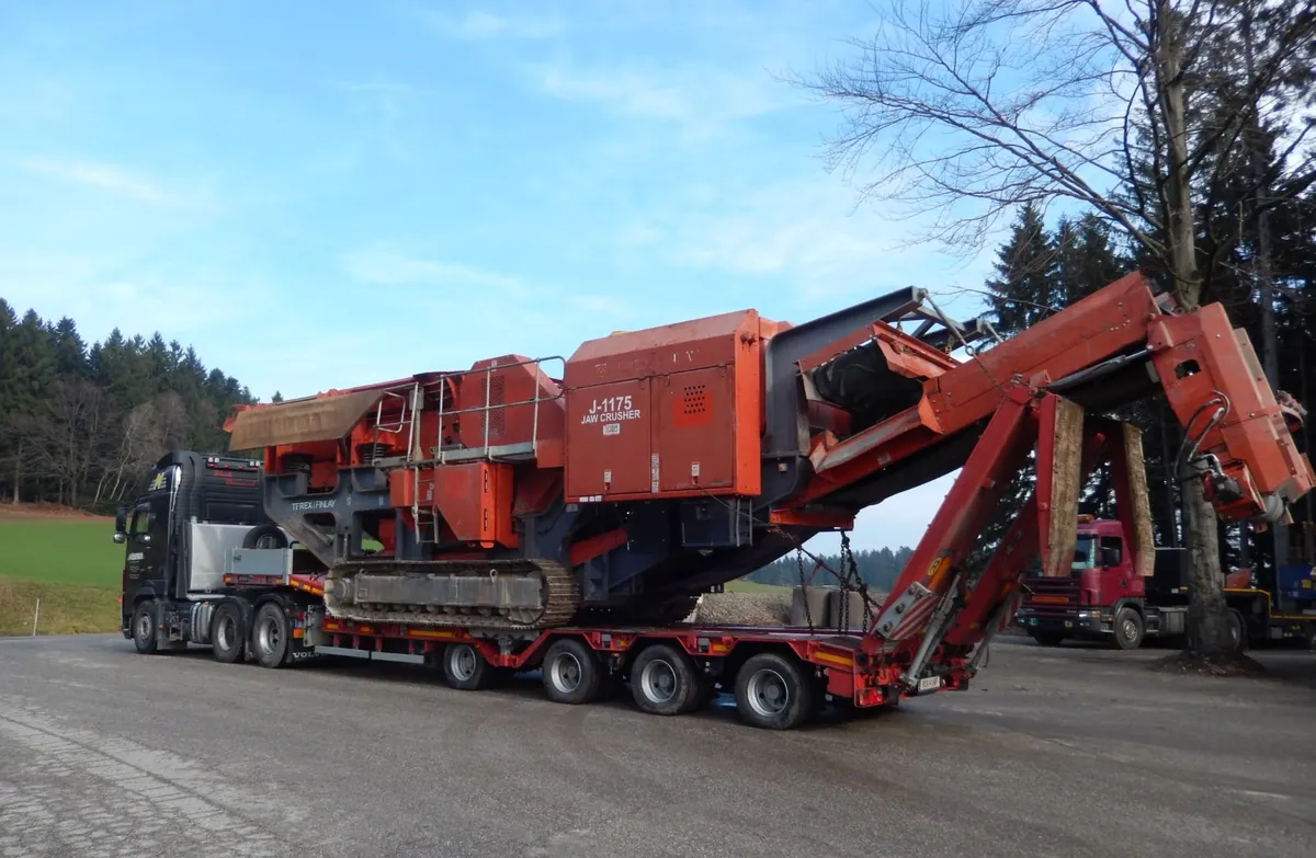 Volvo FH 16 mit Terex Finlay J-1175
