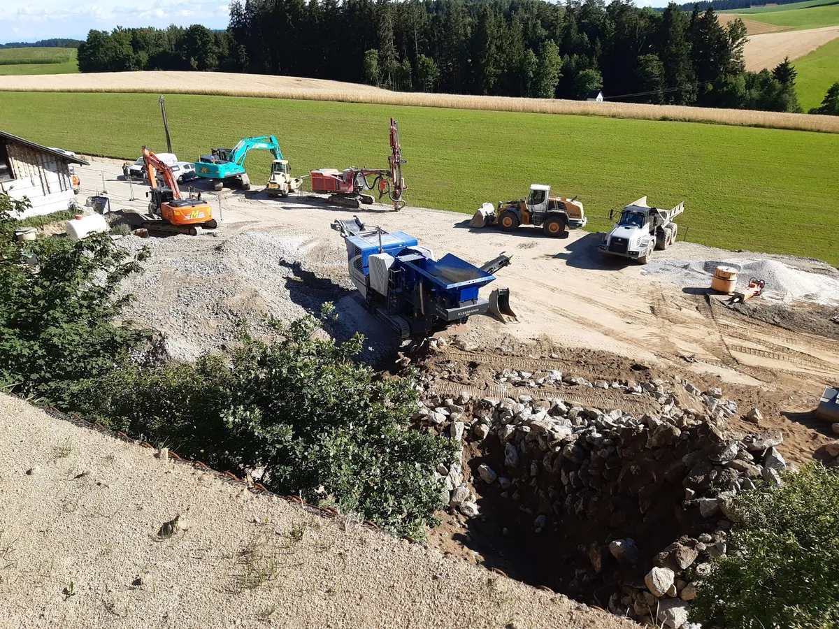 Aushubarbeiten an der Produktionshalle in Niederkappel