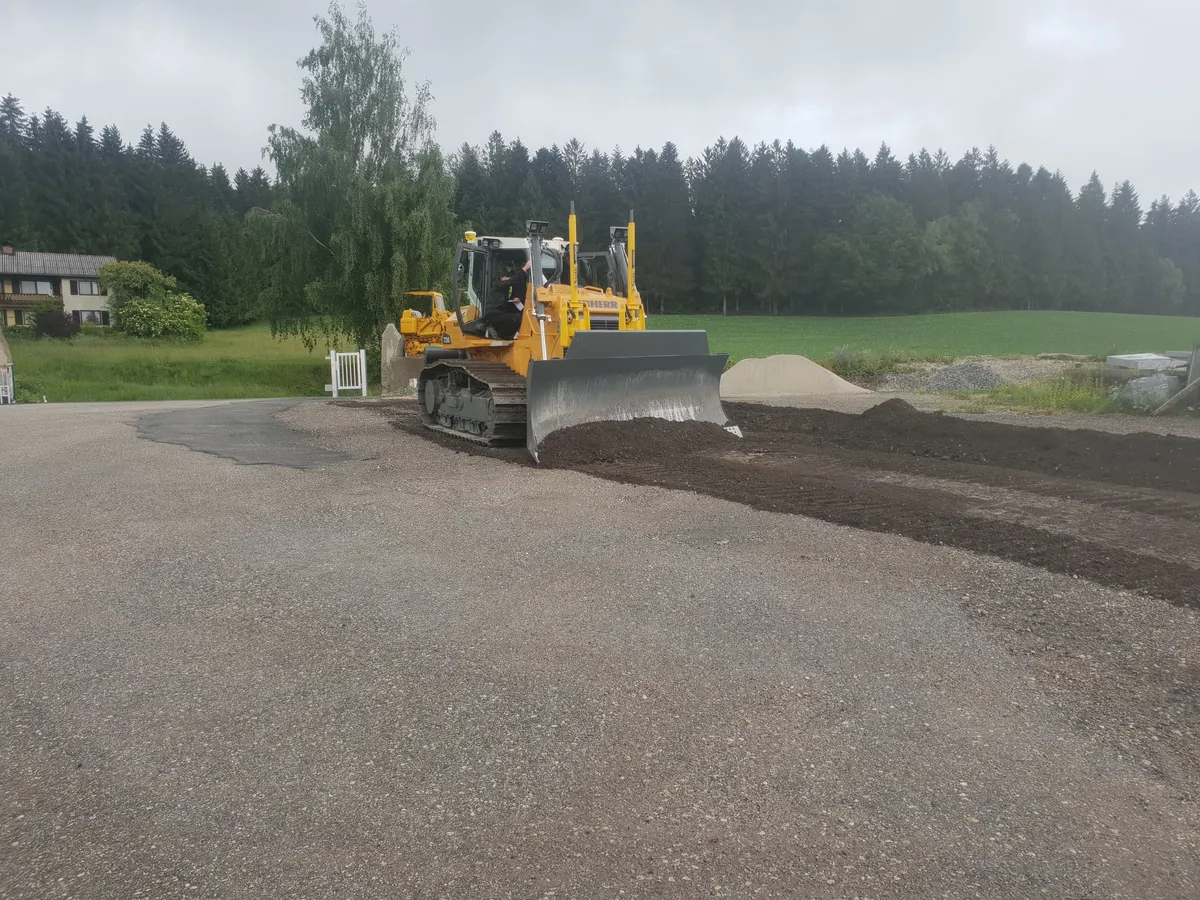Liebherr 736 Schubraupe mit 3D-Maschinensteuerung