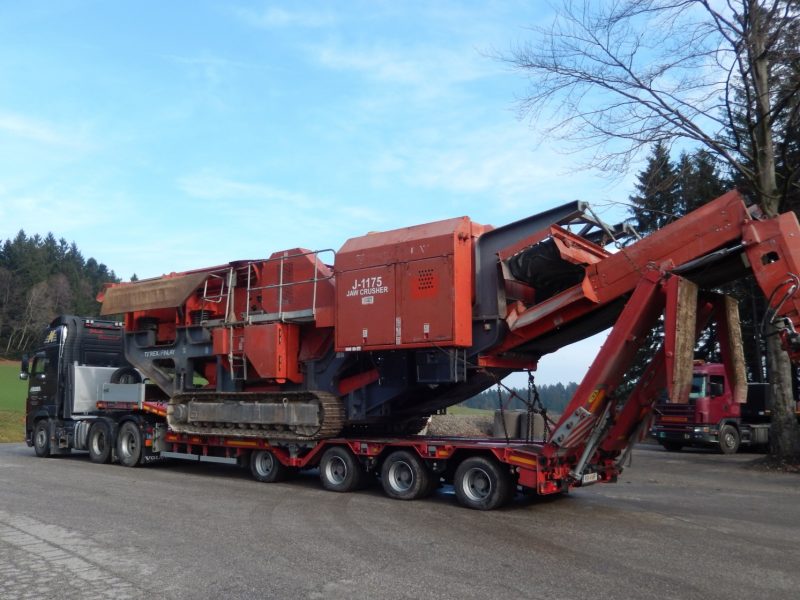 Volvo FH 16 mit Terex Finlay J-1175