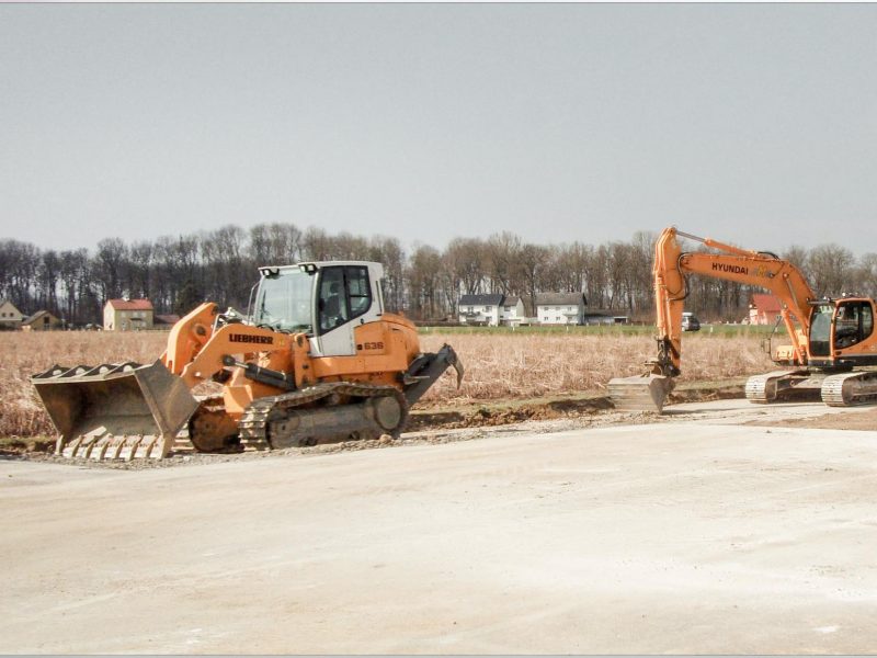 Bodenstabilisierung Hyundai 210 und Laderaupe Liebherr 636